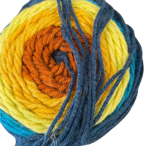 Yarn Bee Sugar Wheel Cinnamon You There #43 7oz 355 Yd Variegated YARN 2015 RARE - Picture 3 of 6